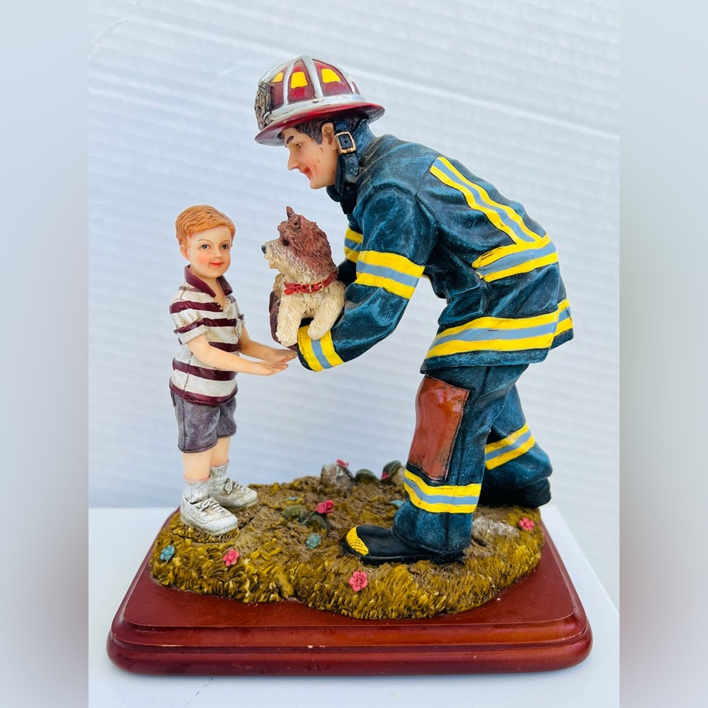 Red Hats of Courage Firefighter Ruff Rescue Vanmark 1998 Limited Edition Statue